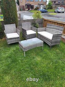 Ensemble de meubles de jardin en rotin 4 pièces : canapé, table, chaises, pour terrasse extérieure, places assises, Royaume-Uni.