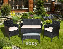 Ensemble de meubles de jardin en rotin 4 pièces pour patio comprenant 2 chaises, 1 canapé et 1 table basse en couleur noire.