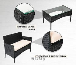 Ensemble de meubles de jardin en rotin 4 pièces pour patio comprenant 2 chaises, 1 canapé et 1 table basse en couleur noire.