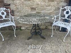 Table de jardin en fonte antique de style victorien en métal rond